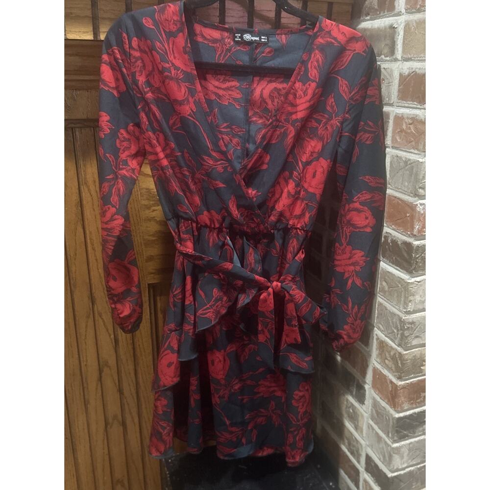 Uguest womens red floral print stretch faux wrap size Small C2